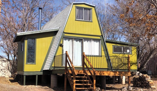 Cozy 2-Bedroom Cabin in Tranquil Lake Montezuma with AC