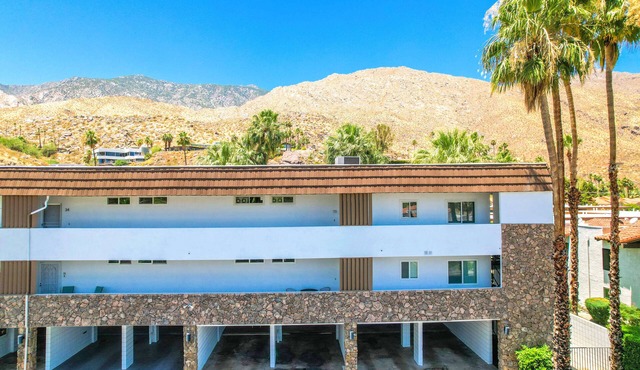 Cozy 2-bedroom condo in South Palm Springs