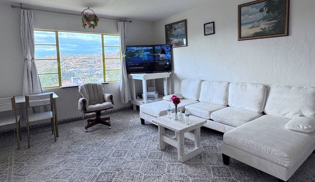 Cozy 2-bedroom house in serene Miami with cool AC