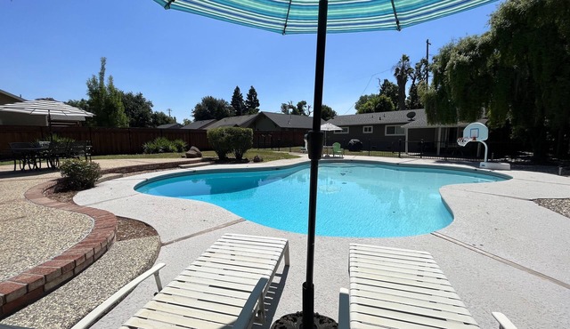 Cozy All Hardwood Home w private POOL near Enloe & CSUC