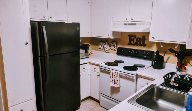 Cozy & Centrally located Fairfield Modern Townhome