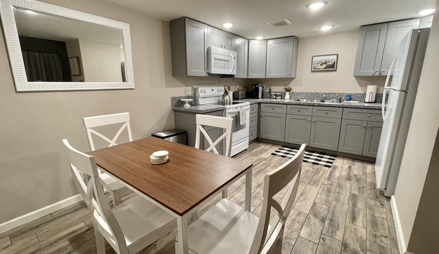 Cozy FarmHouse EntireApt 1-Bed/1-Bath