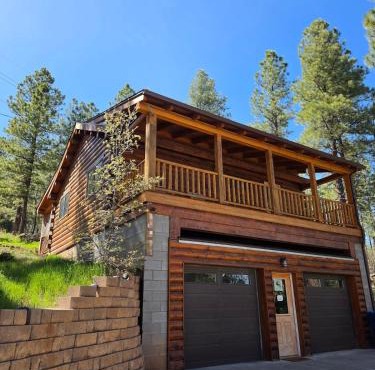 Cozy Forest Cabin with Hot Tub in Central Flagstaff