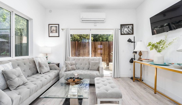 Cozy Haven: 1BD Gem in Van Nuys