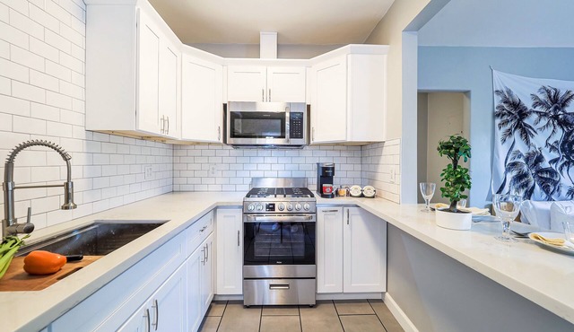 Cozy Midtown Apt Sac / 96 Walkscore!