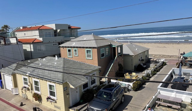 Cozy Ocean View Beach Cottage, Steps to Ocean,Large EnclosePatio -1BR- Sleeps 5