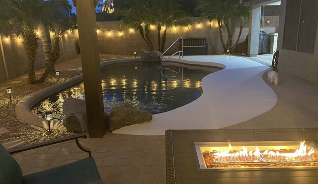Cozy Private Pool home in family neighborhood