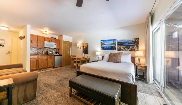 Cozy Studio w/Kitchenette and Balcony #212 at Donner Lake Village