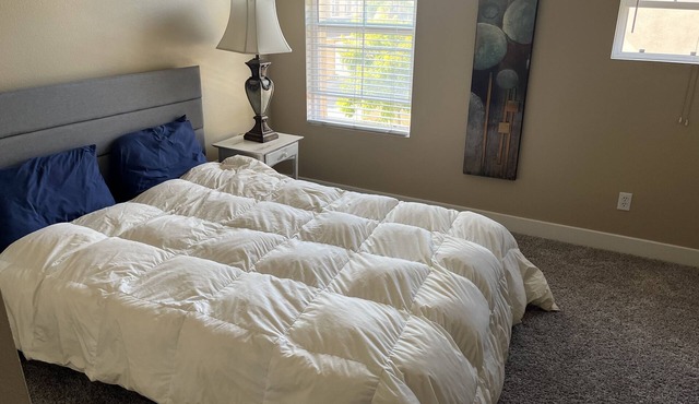 cozy townhouse 2bed 2miles to beach
