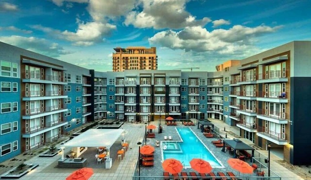 CozySuites Phoenix 3BR Apt w/Pool, Parking, Pets