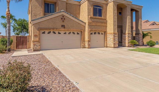 Crestfield Manor Country Oasis