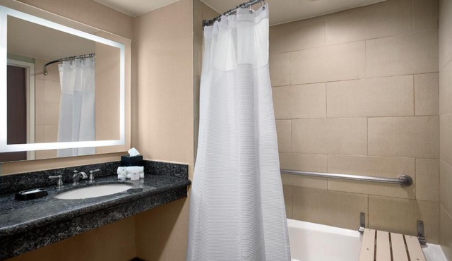 Crowne Plaza Hotel Los Angeles Harbor by IHG