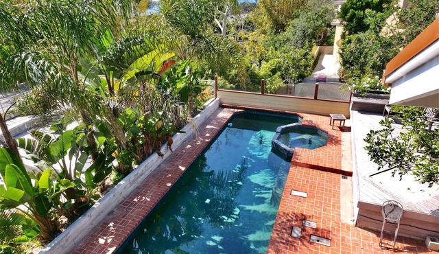 Del Mar artistic vision, sea views, private pool - extra charge to heat -and spa