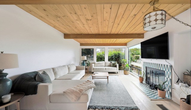 Del Mar LoveShack near Torrey Pines State Beach, Hiking, & Golf Course