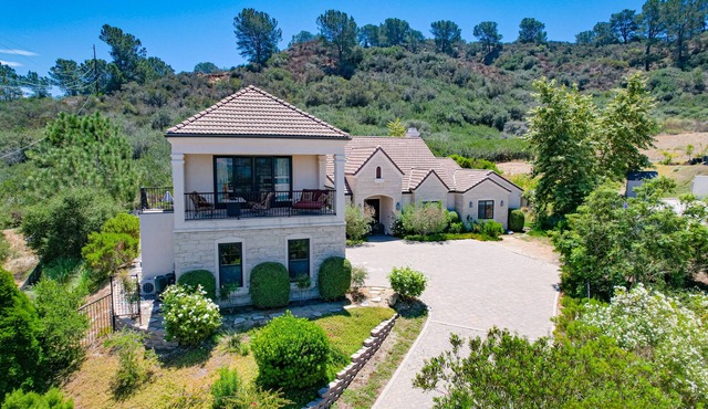 Del Mar Luxury Home 1 M. to Beach 4B/4.5B Pool/Hot Tub