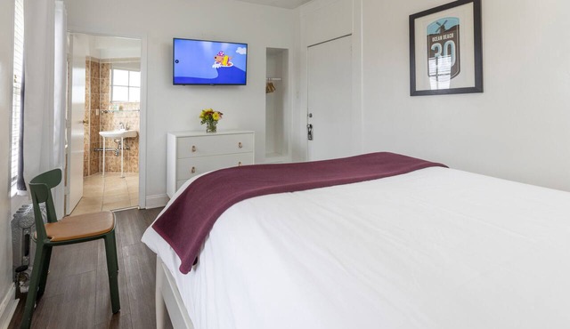Deluxe Queen Room with View and Ensuite Bath
