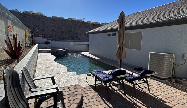 Desert Serentiy 3 beds and 2 baths with your own private pool in HOA