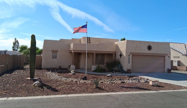 Desert Sunshine Lagoon, Beautiful 2 bed 2 bath house with pool and amazing patio