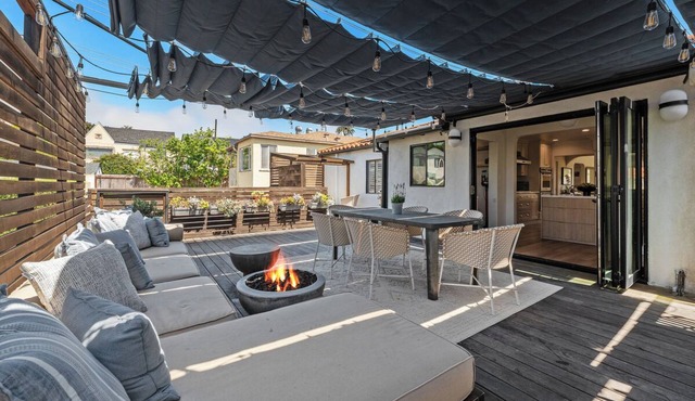 Designer Coastal Retreat w/Epic Outdoor Lounge