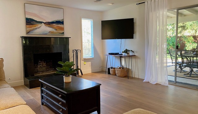 Designer Home Nestled In Redwood Trees W/Fenced Backyard near Bidwell Park