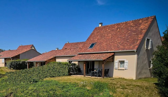 Detached villa, 2 bathrooms, sleeps 6