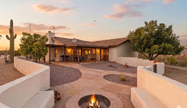 Diamondback Ranch - Horse Stalls + RV Hookups