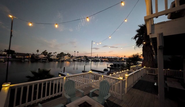 DiscoBay Waterfront Getaway w/Game Room, Video Games, Deck & Water toys