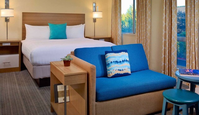Discover a Scenic Retreat Near Flagstaff's Natural & Historic Gems w/Gym & Pool