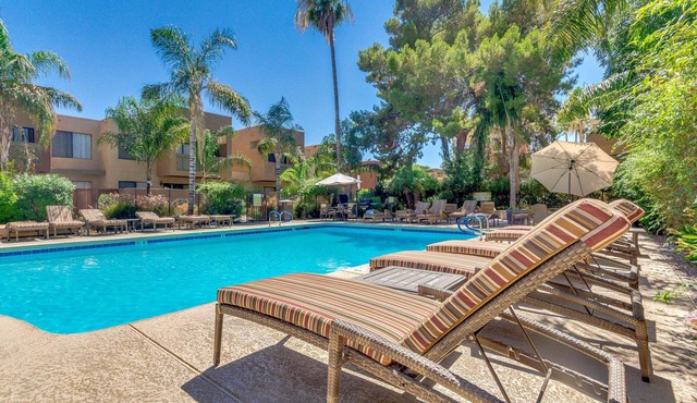 Dog Friendly - 2 Patios Heated Pool, Spa & Fitness