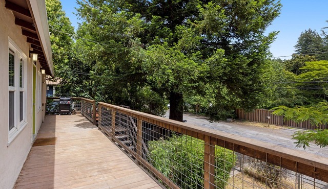Dog-friendly wine country home with a backyard, fast WiFi, fireplace