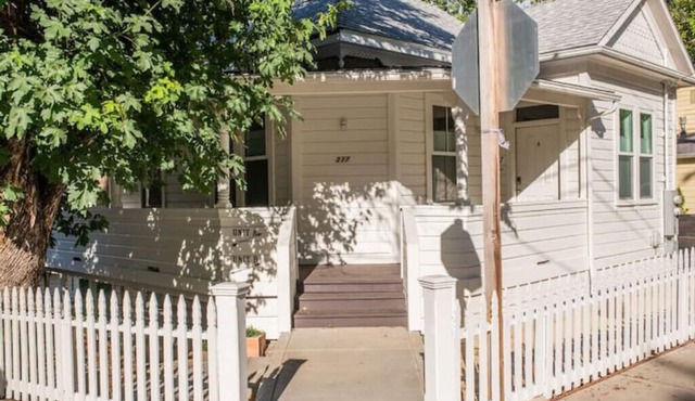 Downtown 2 Bedroom 1 Bath Upper Suite A