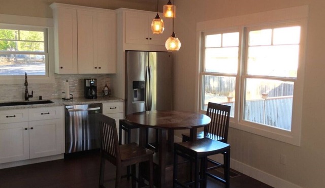 Downtown Location, Uptown Elegance! Re-Modeled “Murphys Original School House" in Murphys