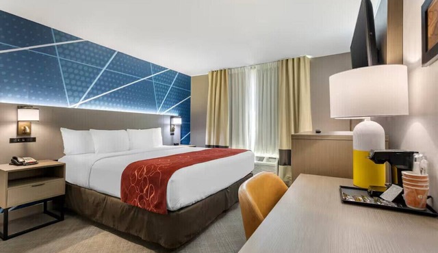 Downtown Sacramento King Suite w/Breakfast & Pool