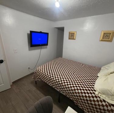 Downtown Taylor Room 5