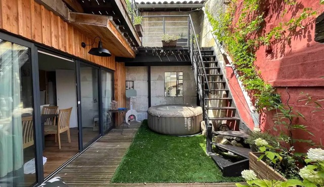 Echoppe de Charme Avec Terrasse et Jacuzzi