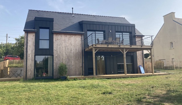 Ecological house by the sea, walking distance to the beach