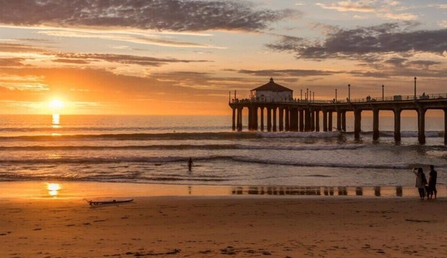 Elegant 1BR Oceanview Retreat in Manhattan Beach with Parking
