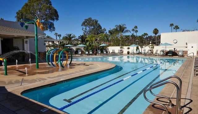 Elegant Club King Retreat with Scenic Golfside Setting