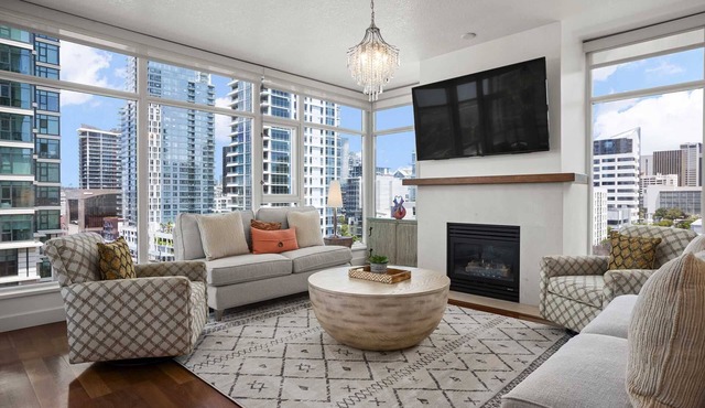 Elegant Waterfront Unit in the Columbia District