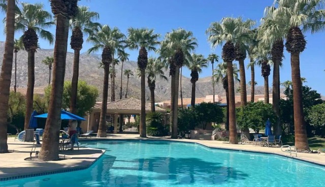 Enjoy Palm Springs with ease! Downtown, adjacent to casino, 5 min walk to town