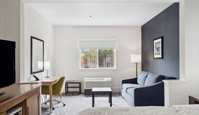 Ensuring a Very Comfortable & Memorable Stay, Pets Allowed, Near Southwood Park!