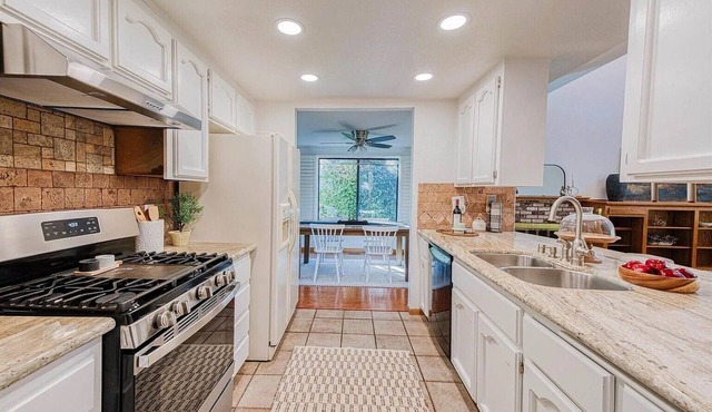 Entire 3-bedroom house, in beautiful Napa Valley. Family Friendly Adventures