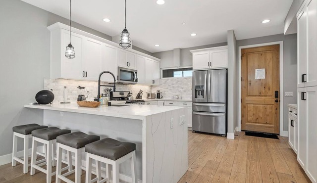 Entire Brand New 2-Bedroom Luxury Townhouse! #4