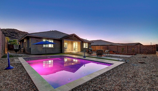 Estrella Mountain 5 Bdrm w/Views, Pool, and Games!