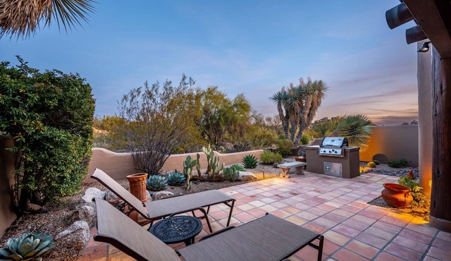 Exclusive Boulder's Retreat near Downtown Cave Creek, hiking, scenic views.