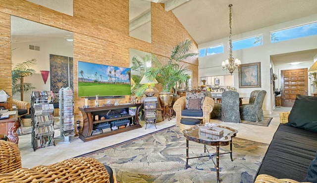 Exclusive Country Club in Palm Desert near everything