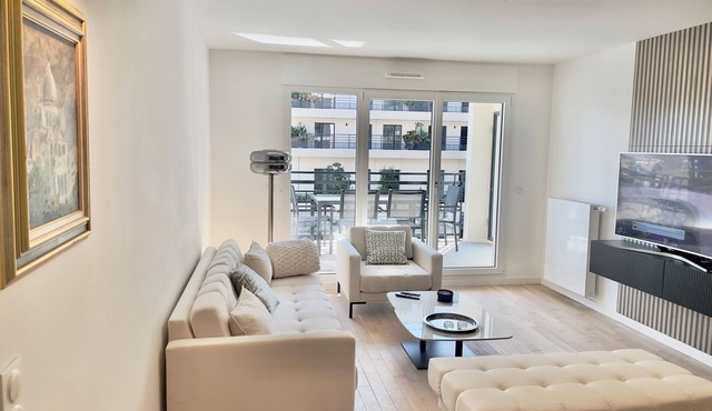 Fabulous 3BR Apt at the doors of Paris, view on Sacre Coeur, parking, WiFi A/C