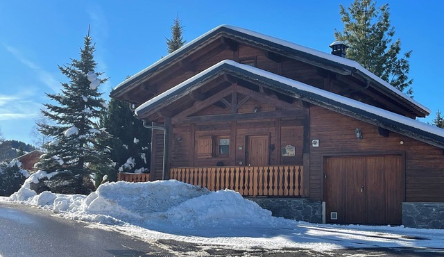 Family-Friendly 4-Bed Chalet in Les Gets in Great Location