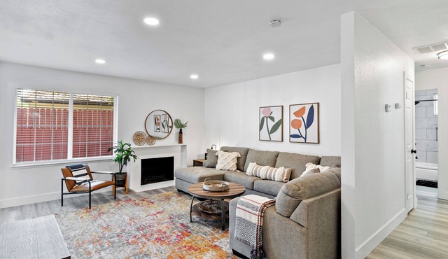 Family-Friendly Oasis - Game Room & Hot Tub
