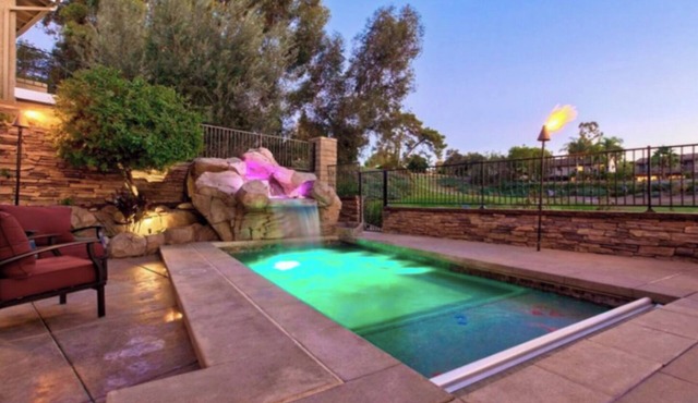 Family Fun Home with Golf Course View. Relaxing backyard. Centrally located.